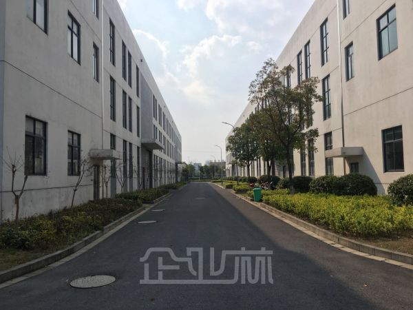 昆山德资工业园 一局三火车头厂房4500平