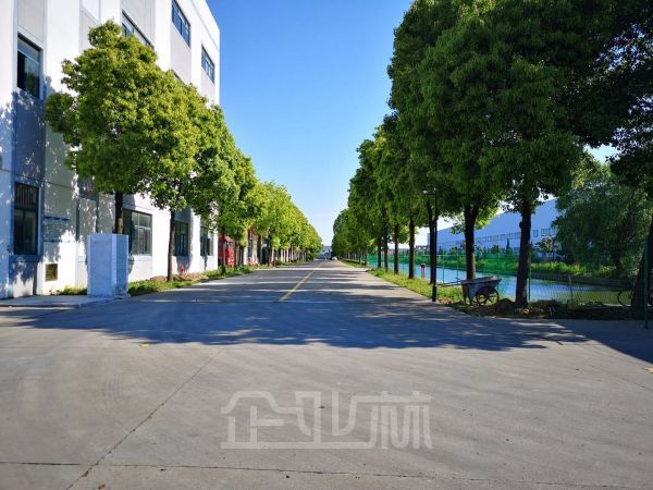 千灯稀缺 独栋一局二火车头厂房2700平 高度8米