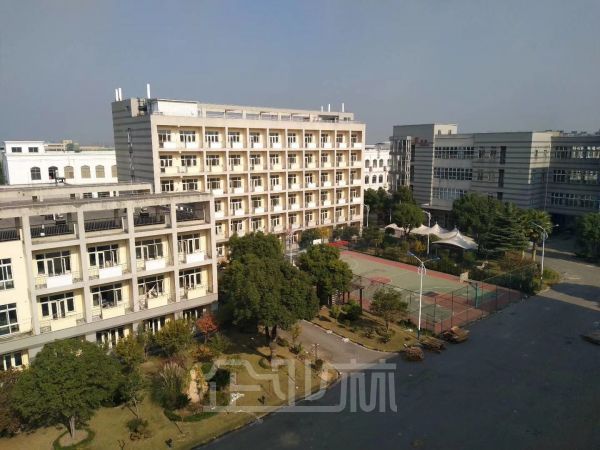 出租:青浦赵巷崧盈路厂房 2楼整层3140平 单层 环境好优质厂房