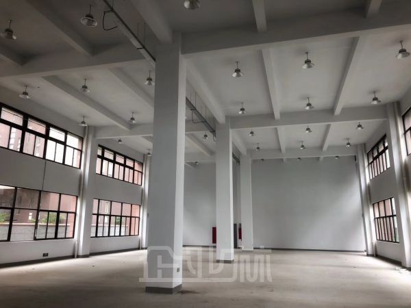 出租：松江中山街道厂房 2971平 单层 104版块