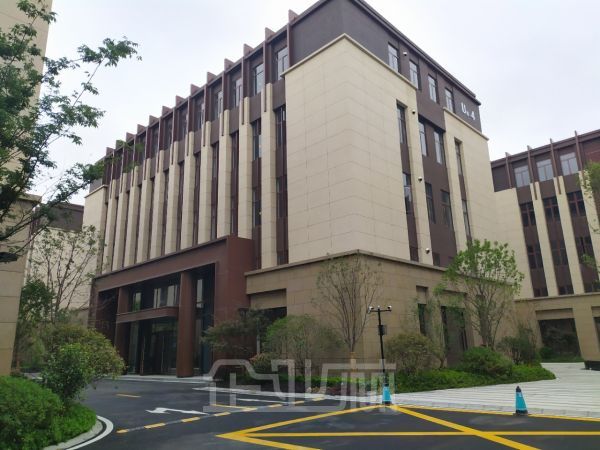 出租：松江新桥民益路厂房 1500平 多层 104版块