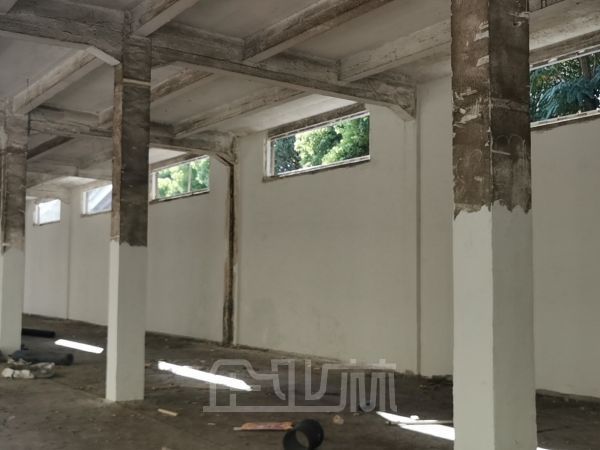 出租：上海闵行吴泾龙吴路厂房 2512平 单层 大平方带雨棚
