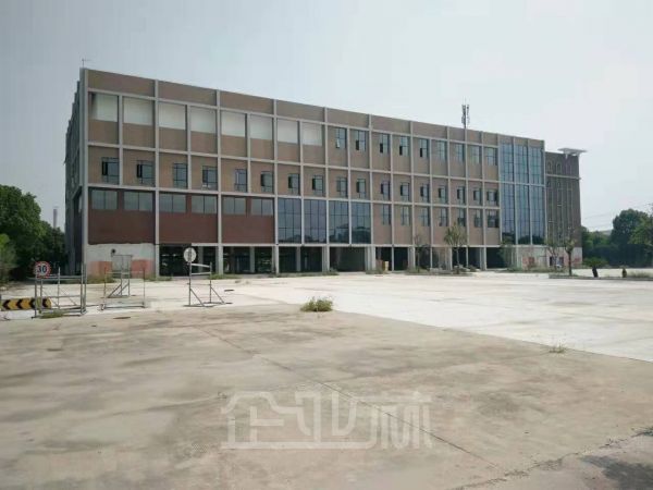 松江茸阳路2400平一层厂房对外出租   租金1.85元/天/平米（可分割）