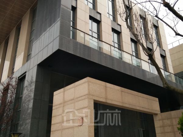 出售:松江新桥申港路厂房 2382平 多层 104版块