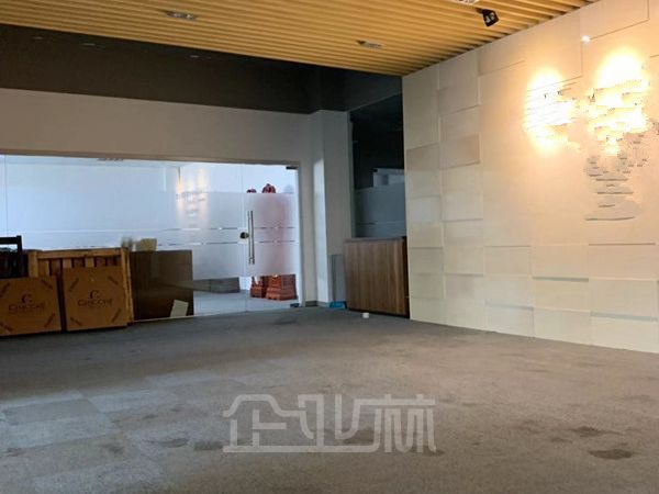 青浦1100平精装办公对外出租   租金0.9元/天/平米