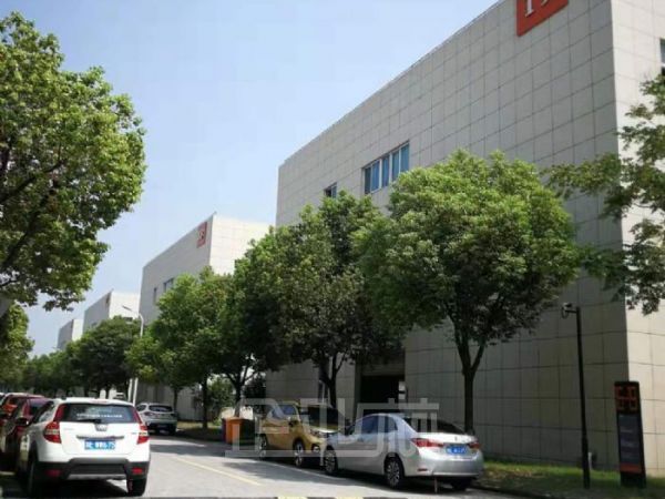 出租湖东八里店镇政府旁工业园区内一楼1000平方二楼1200平方标准厂房