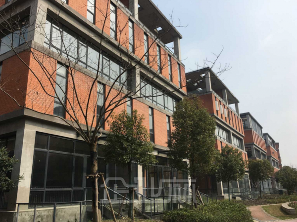 厂房正门图
