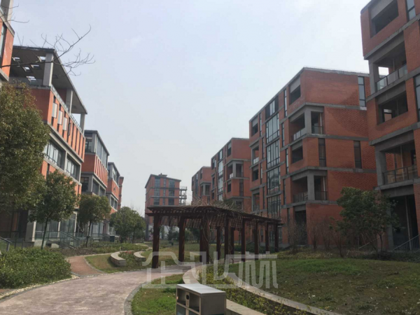 厂房正门图