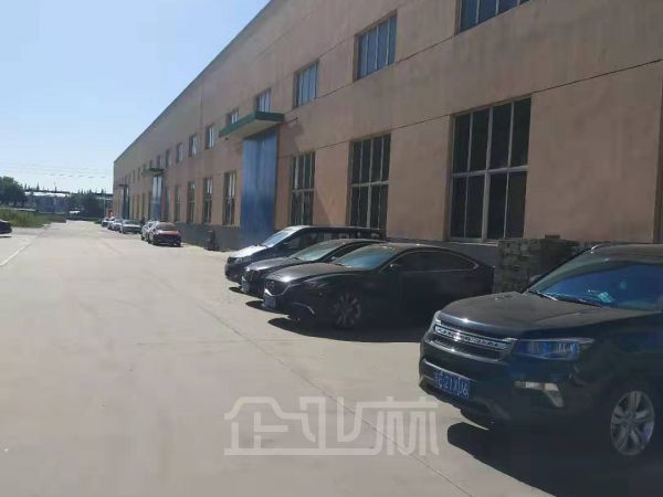 苏州张家港独栋单层厂房面积7158平方出租，含8部10吨行车