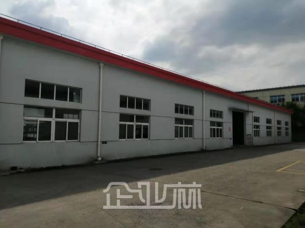 出租:金山吕巷2000平,单层 104板块 可分割 价格0.85元每平天 好谈!!