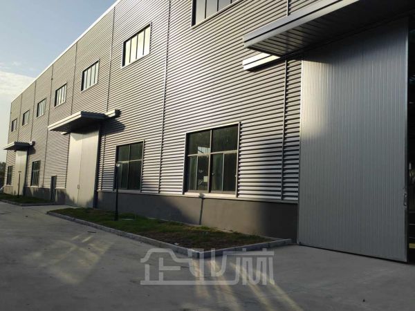苏州吴江开发区3400平单层可架行车厂房出租