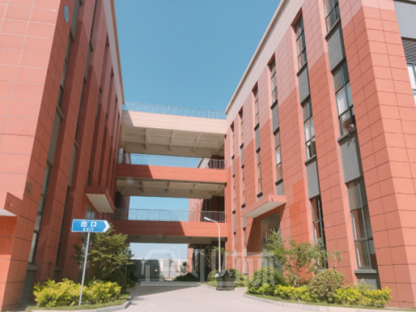 厂房正门图