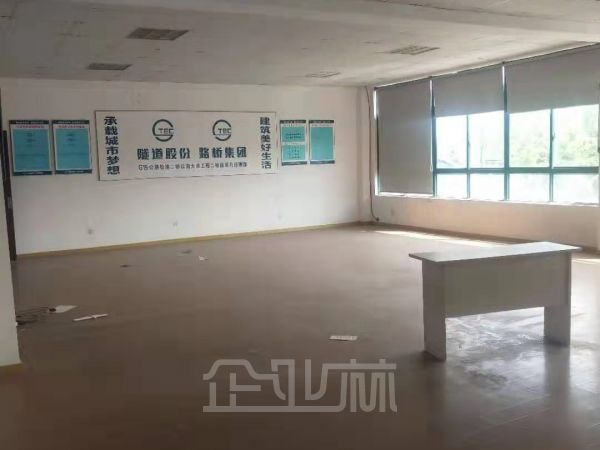 出租:金山亭林19000平 三层厂房 一楼高6米 楼上5米 价格0.55元每平天!!