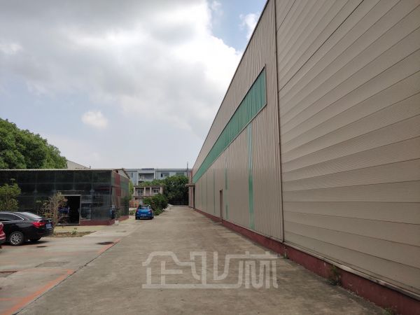 江苏昆山独门独院单层厂房出租面积4100平，证件齐全，配有精装修办公室