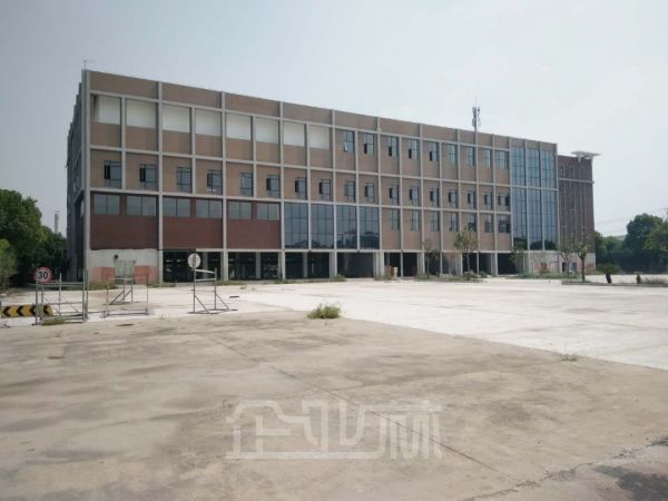 松江万达旁现有19444㎡全新标准厂房出租，可按需分割面积，层高4米~5.7米，800KVA电量，绿证可环评