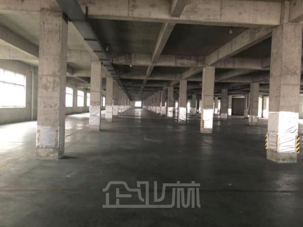 嘉定区娄塘镇现有16600㎡厂房出租，层高4.5米，104板块，可环评，0.7元~0.75元/天.平方米，1000㎡起分