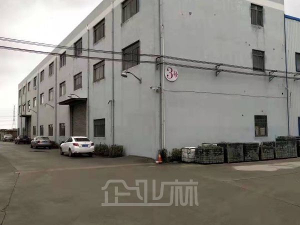 奉贤区四团镇新空出单层2000平厂房,层高12米,有单独卸货雨棚,1.25元/天.平方米
