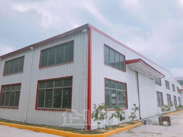 闵行区莘庄现有3800㎡厂房出租，104板块可办环评，层高6—8米 ，1.5元/天.平方米