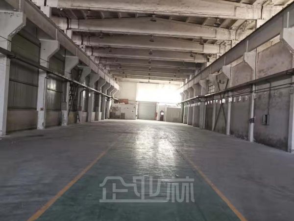 出租：宝山区厂房面积4200平丶1060平、660平，层高11米，单价：1.25元／平／天