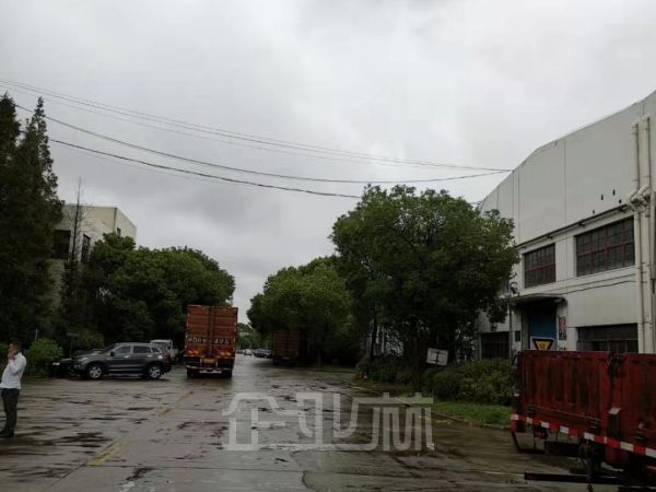 出租：宝山区厂房面积4200平丶1060平、660平，层高11米，单价：1.25元／平／天