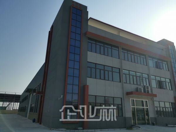 出租：南通海门一层1200平 层高8米 带行车 工业用地 价格面议好谈！！
