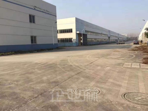 出租常熟常熟东南开发区50000平单一层厂房，配有独立办公宿舍；