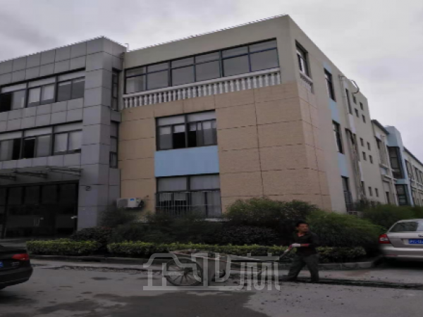 出租松江车墩1726平火车头整幢厂房,104地块;