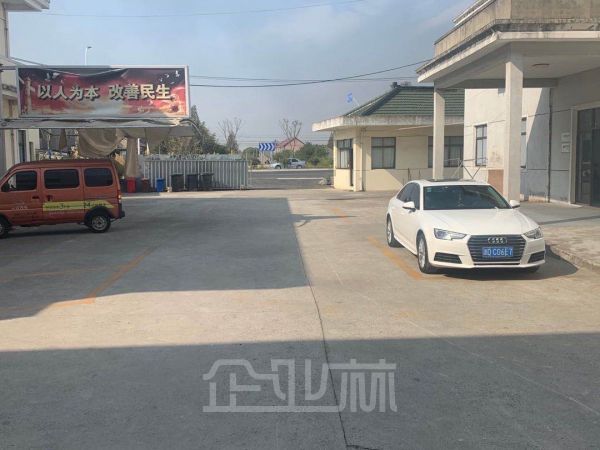 奉贤柘林独门独院单层厂房出租面积4300平，证件齐全，可办环评