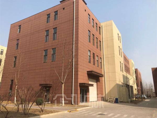 厂房正门图