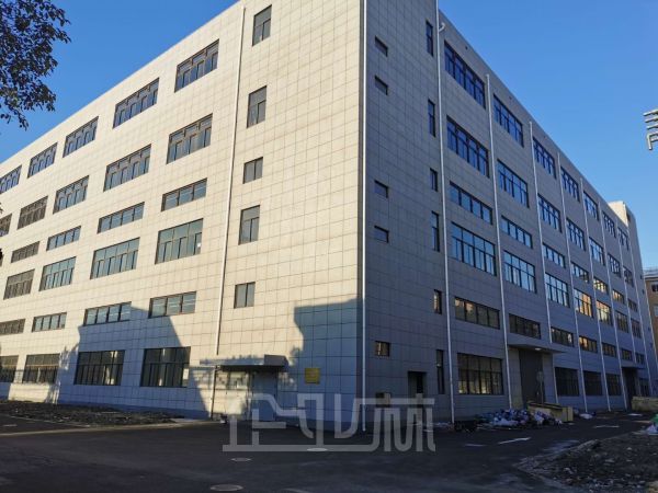 松江新桥全新厂房出租面积16000平，承重大，配电足，有排污指标