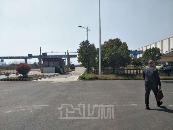 江苏苏州张家港独门独院单层厂房出租面积7000平，配有大行车，龙门吊，场地大