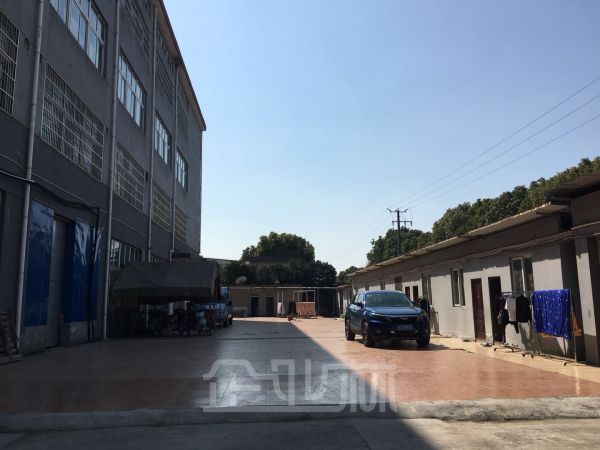 嘉定南翔双层厂房出租面积5500平，水电齐全，交通便利，周边配套齐全