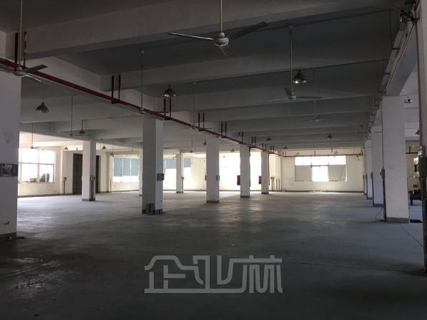 嘉定南翔双层厂房出租面积5500平，水电齐全，交通便利，周边配套齐全