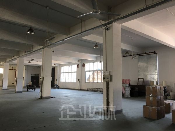 嘉定南翔双层厂房出租面积5500平，水电齐全，交通便利，周边配套齐全