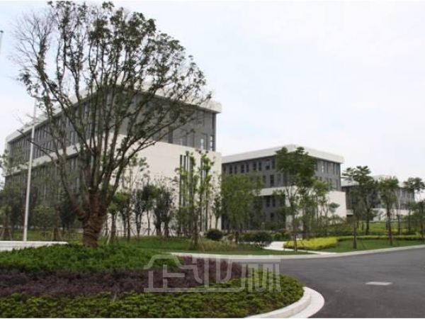 医疗健康产业园 三层厂房3027平方米 底楼6米