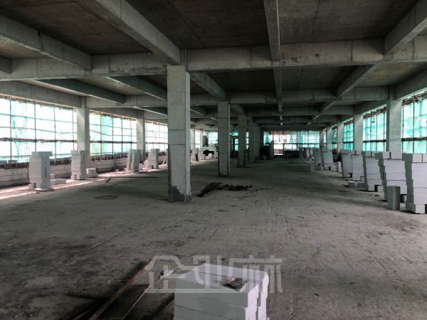 昆山城北12000平多层厂房对外出租    租金因楼层不等（价格可谈）