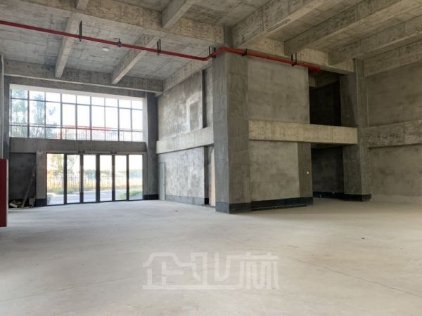 松江佘山西部开发区104地块全新厂房出售面积200000平，交通便利，配套完善