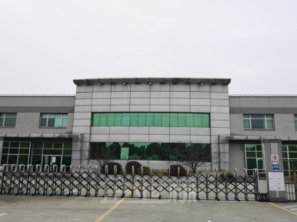 厂房正门图