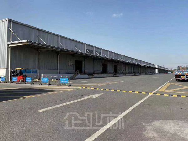 奉贤海湾高平台单边仓库出租面积20000平，场地大，交通便利