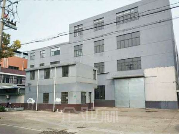 奉贤青村独门独院双层厂房出租面积2500平，底楼可架行车，交通非常便利