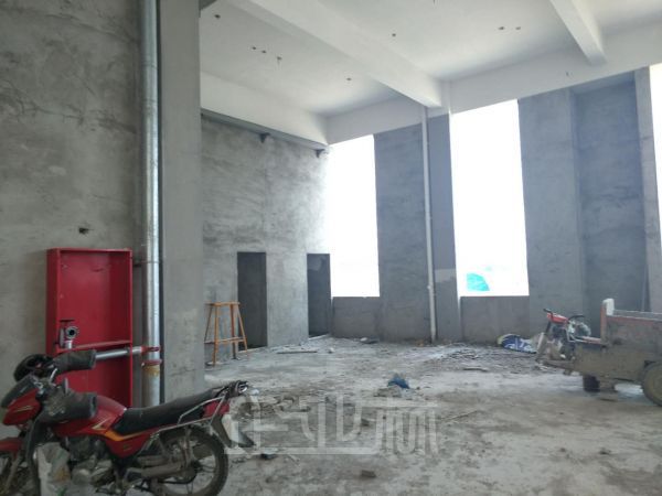 湖州吴兴区双层三层厂房出售面积150000平，太湖边，G50湖州高速口旁准现厂房，50年产权，首付三成起，后期可定制