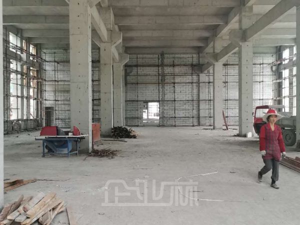 张家港塘桥2570平三层机械厂房对外出售    报价4700元/平米
