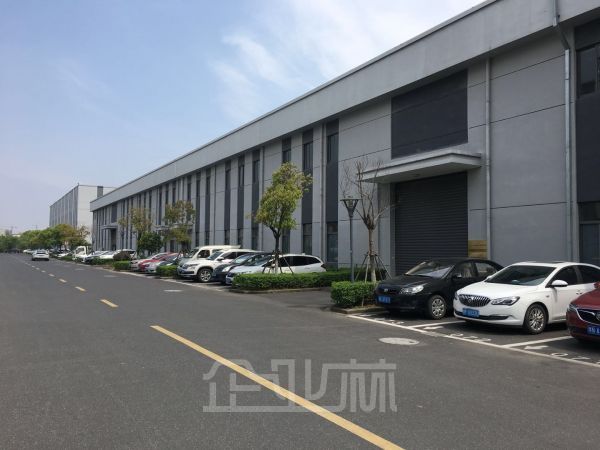 单层机械厂房 面积1400平 高度9米 行车可架