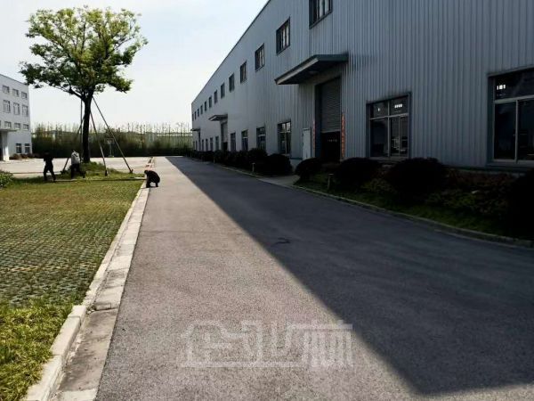 江苏太仓市独门独院单层厂房出租面积11000平，配套齐全，全新厂房，证件齐全可注册可环评