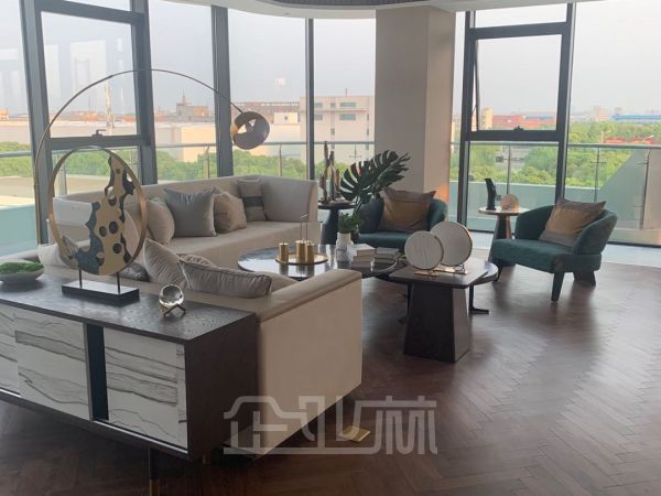 厂房正门图