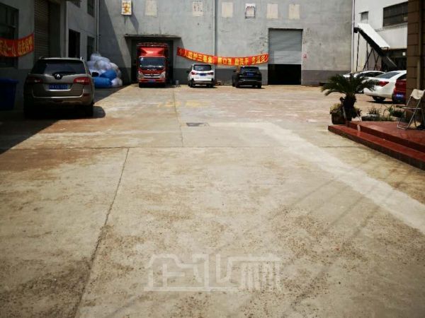 奉贤四团独门独院单层厂房出租面积2000平，配有办公室，行车