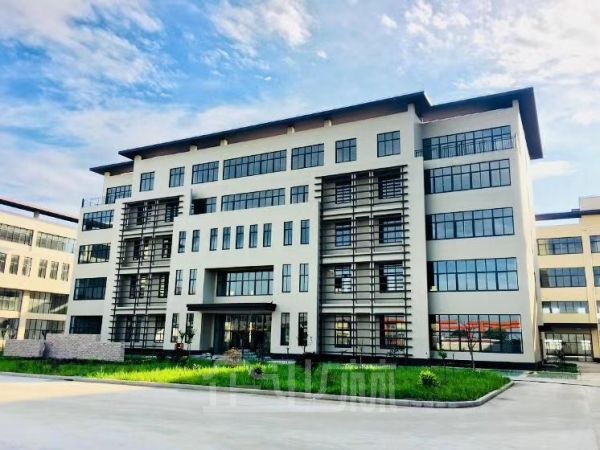 上海金山朱泾4300平单层火车头厂房附行车， 市级104地块产证齐全可环评，
