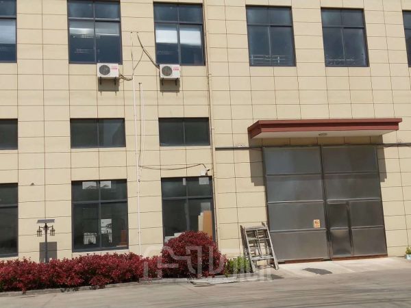 江苏启东全新火车头式厂房出租面积3300平，产证齐全可注册可环评