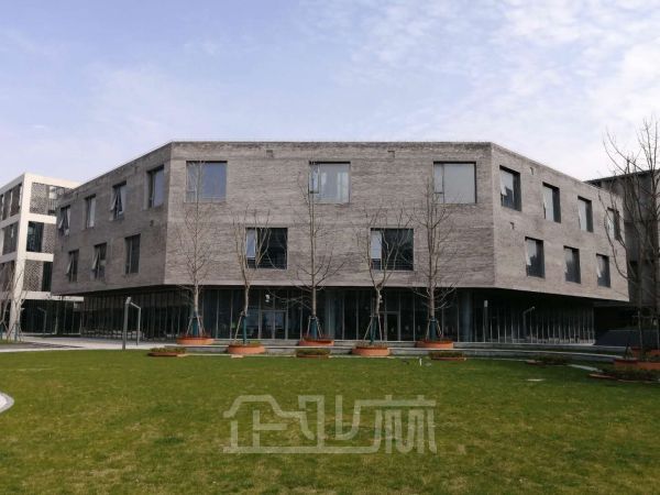 厂房正门图