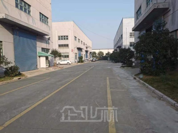 出租上海奉贤南桥单层厂房4432平，一局三火车头5616平带行车！！